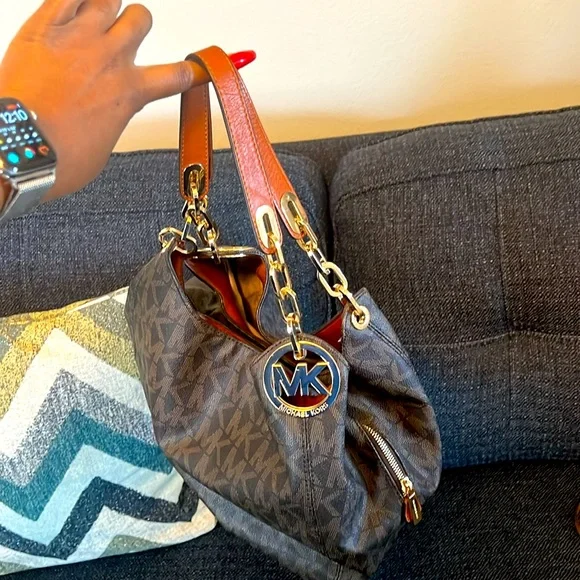 Michael KORS purse w/matching wallet - Picture 3 of 10